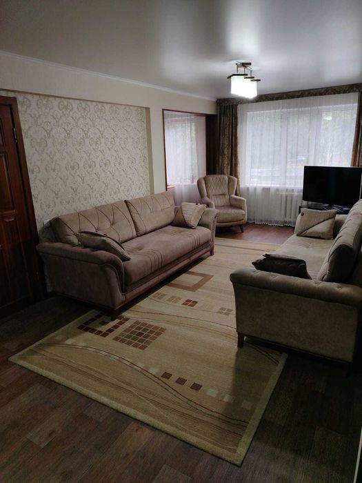 Продам 4-х комн.район Пристани,2/5 эт..