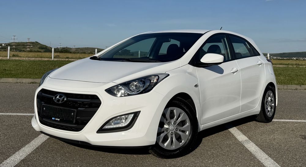 HYUNDAI i30 0 — imagine 3