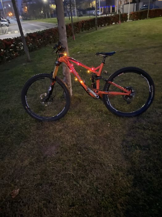 Bicicleta full suspension trek