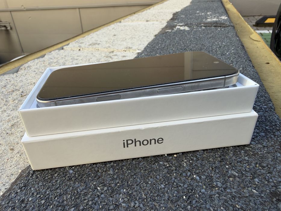 Продавам Iphone 16 pro 128g