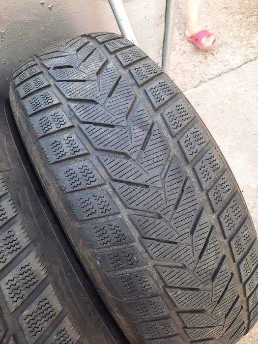 4 Броя 225/65/17 Vredestein 2бр - 6,8мм, 2бр - 5,6мм