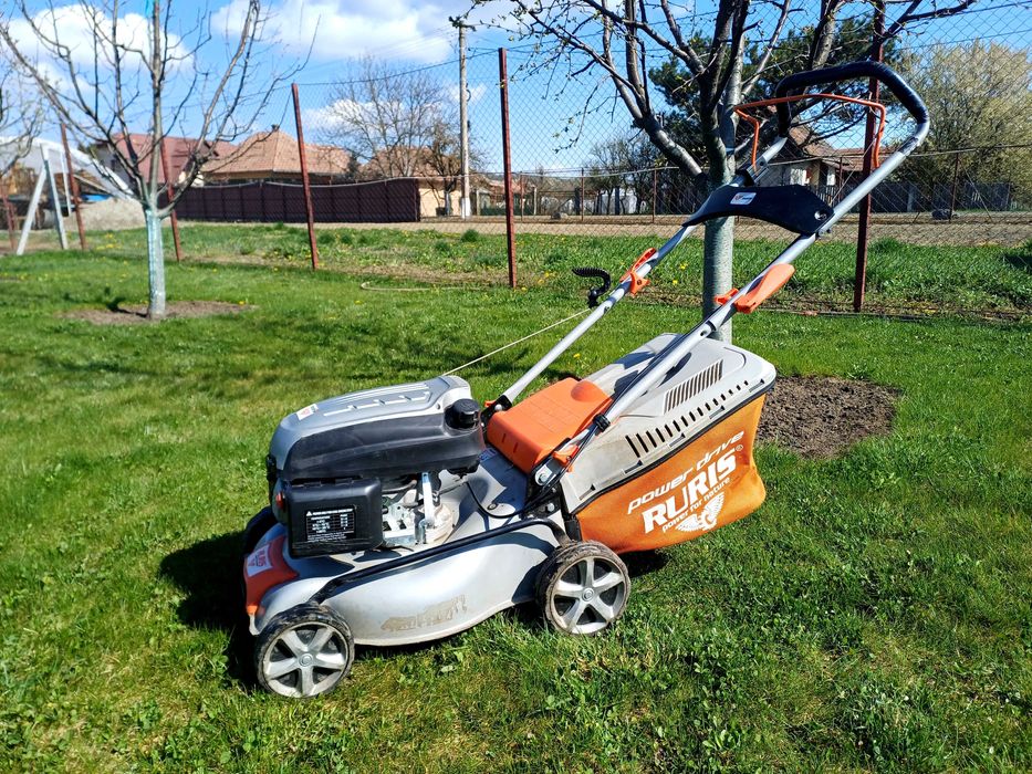 Mașină de tuns iarbă Ruris 221S,4 timp benzină.