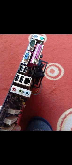 Placa de baza cu procesor