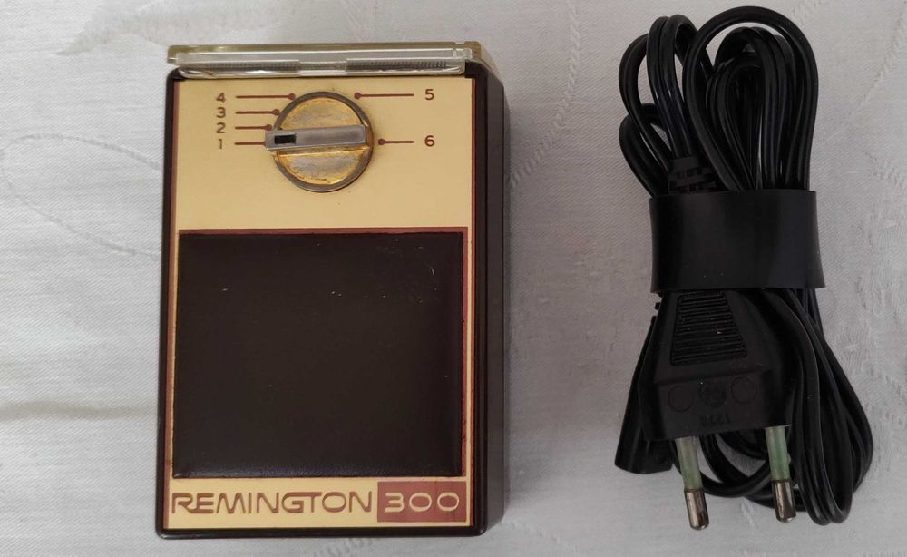 Продавам Ретро електрическа самобръсначка REMINGTON 300