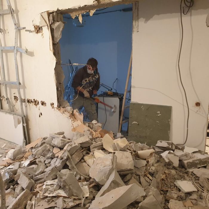 Демонтаж стен по городу