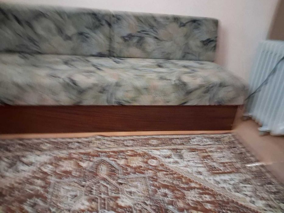 Продаваме обзавежане - спалня, маса с 4 стола, холова гарнитура, единично и двойно легло