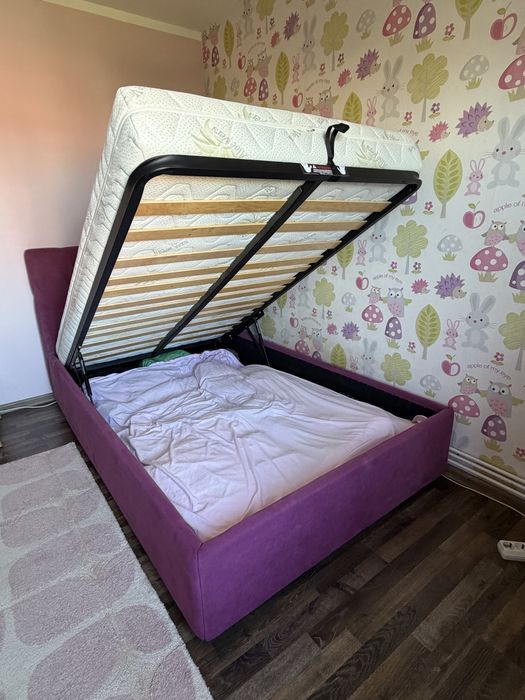 Pat tapițat cu ladă depozitare + saltea – stare foarte bună