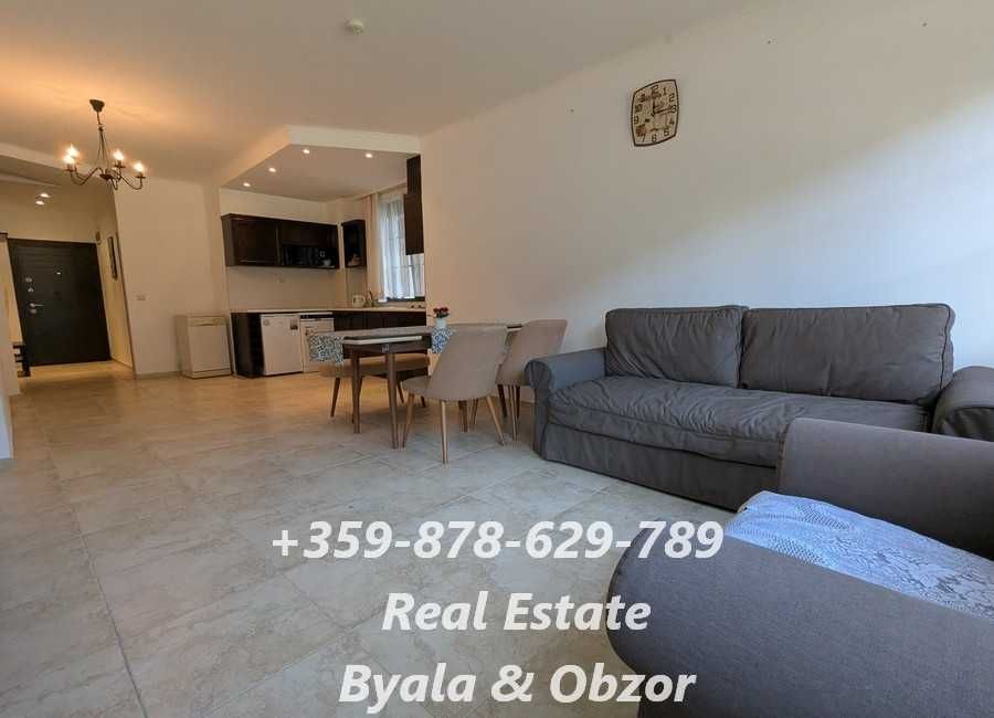 Тристаен апартамент в гр.Обзор в комплекс на първа линия