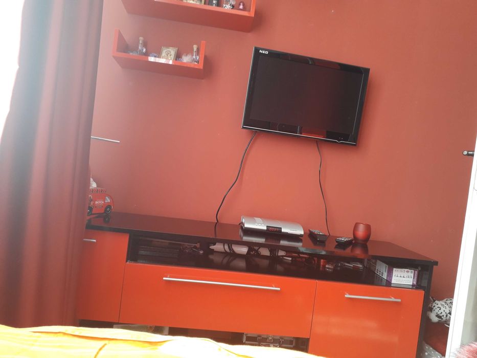 Мебели - гардероб, спалня със матрак и скриин