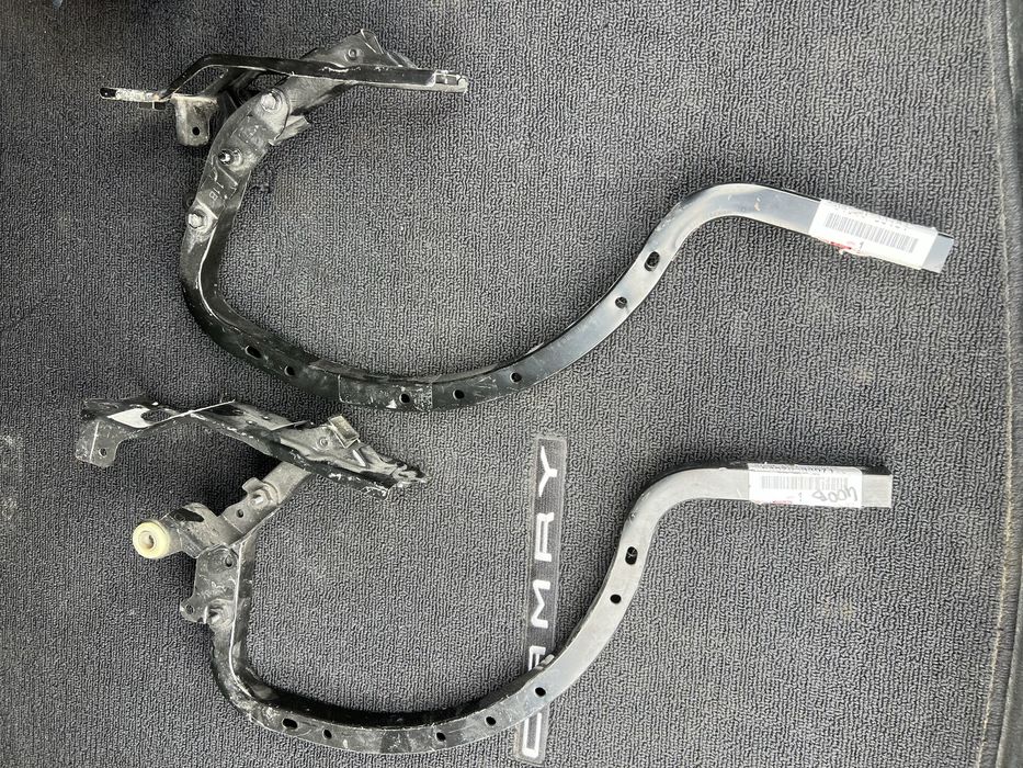 Крепление крышки багажника Camry 70