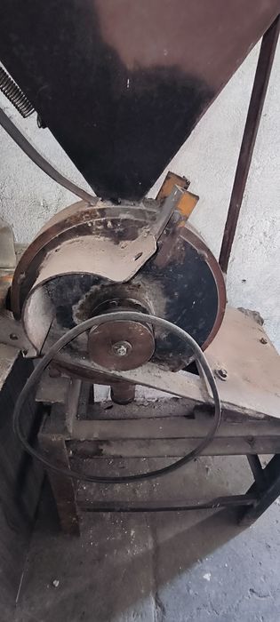 Продам зерно дробилку