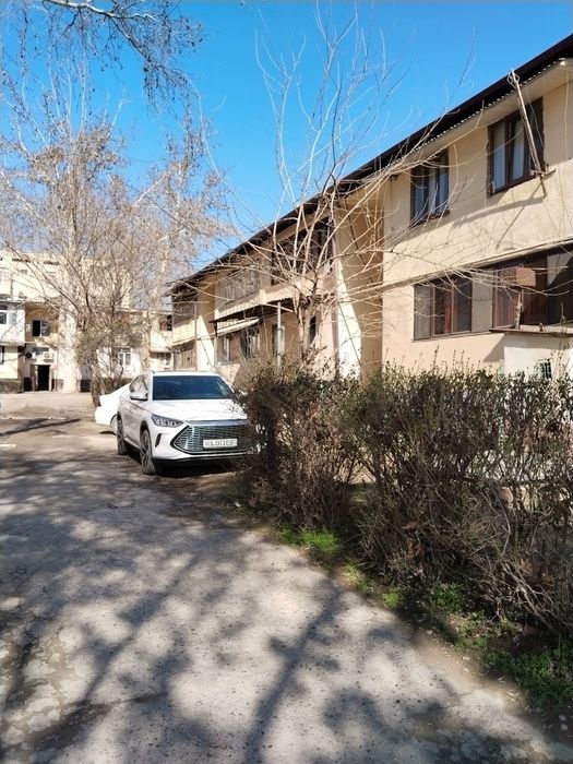 Продам 2 комнатную на первом этаже. Янгиюль Ремонт. Срочно ключи в нат