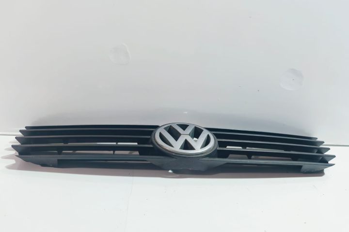 Grila  radiator cu mic defect Volkswagen VW Passat B5