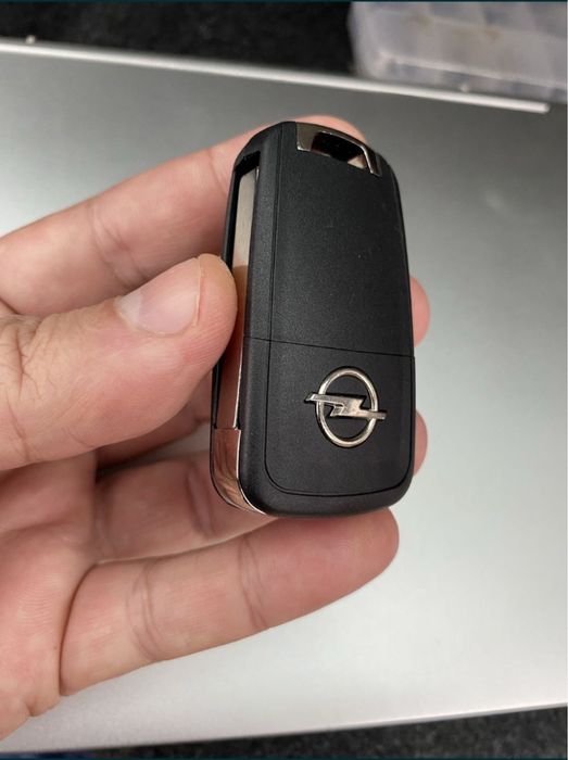 Carcasa cheie OPEL Insignia, Astra J cu 2 sau 3 butone tip briceag