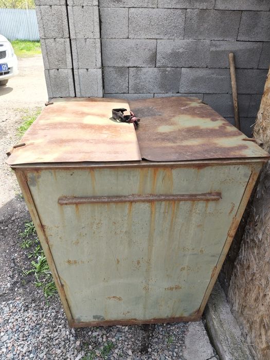 Мусорный контейнер