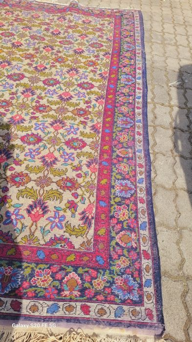 Персийски килим от старите