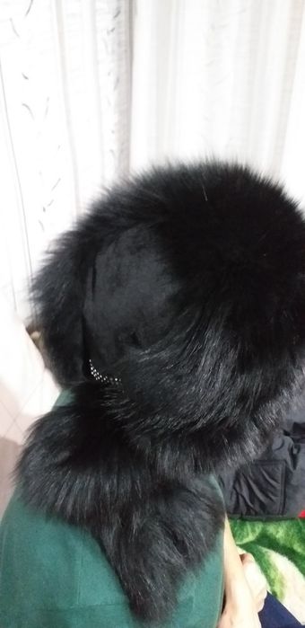 Продам две меховые шапки