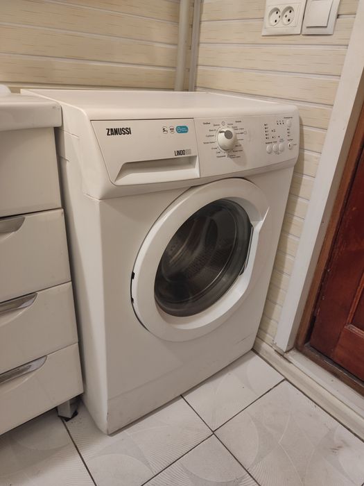 Продам стиральную машинку зануси