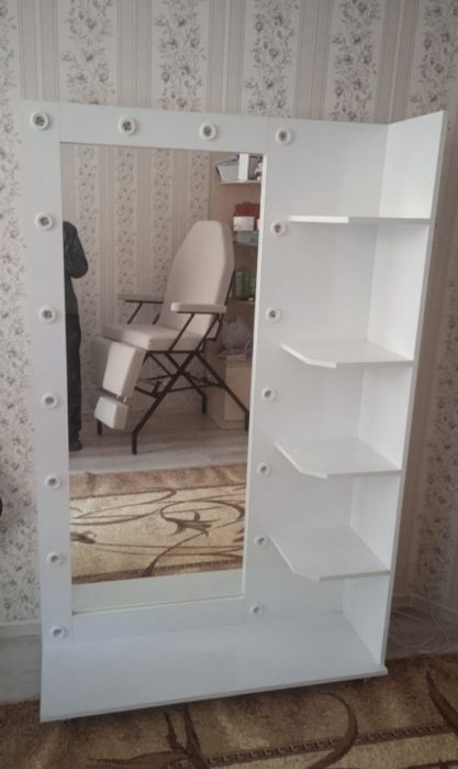 Дизайнерское голливудское зеркало на колесах