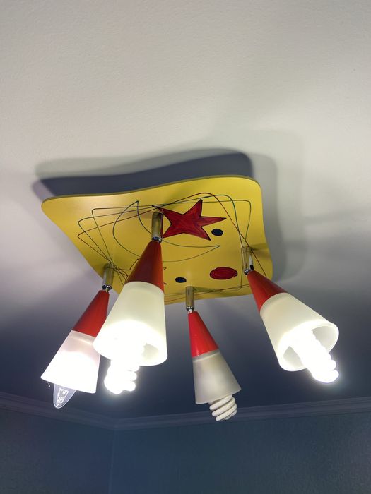 Продаю Люстры 3 шт