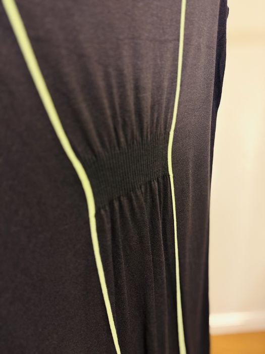 COS  рокля с къс паднал ръкав