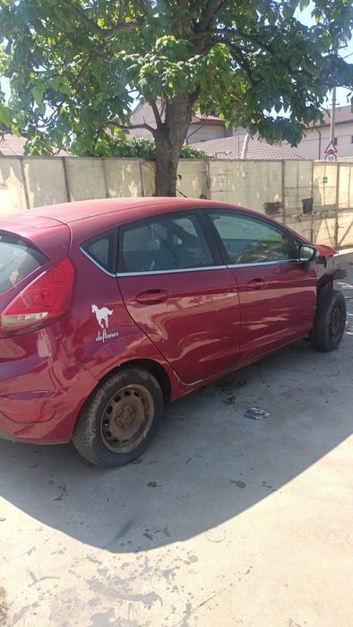 Dezmembrez Ford fiesta
