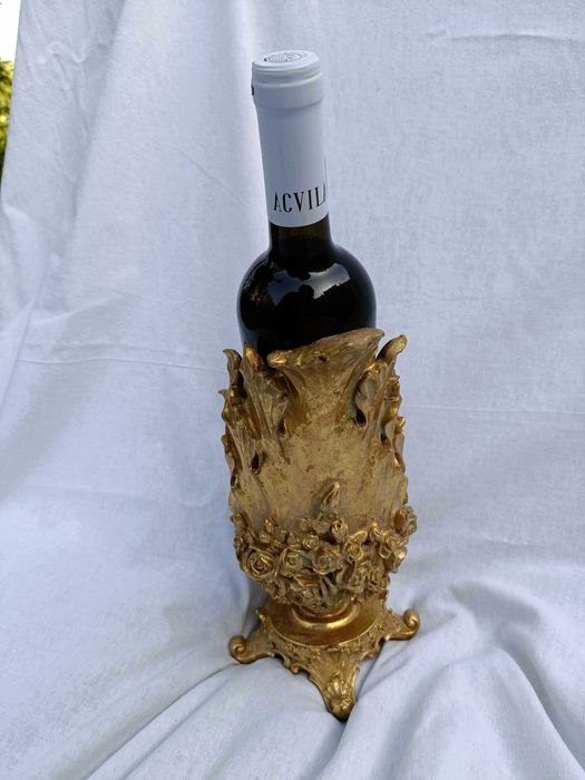 Suport sticla de vin model baroc in foita de aur