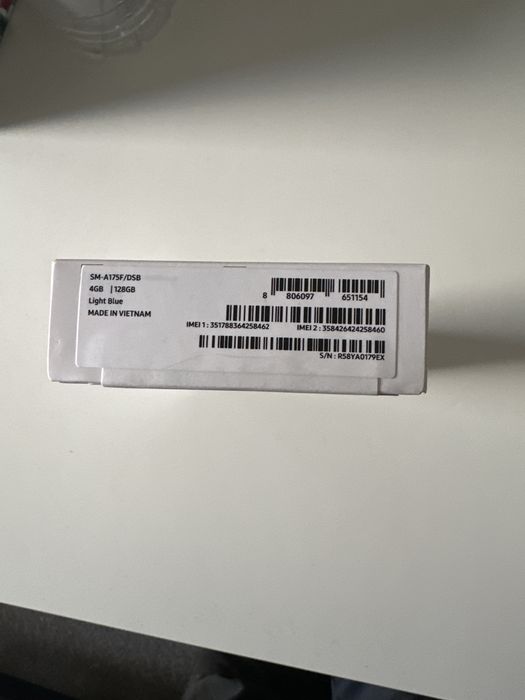 Galaxy A17 sigilat in cutie