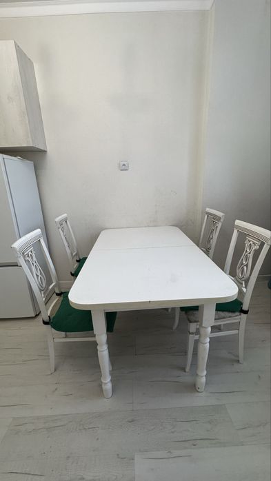 Стол со стульями