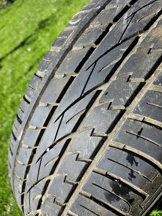 235/65/17 Continental cros contact