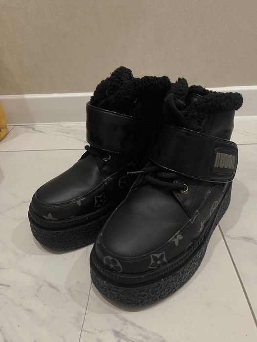 Продам зимние детские ботинки