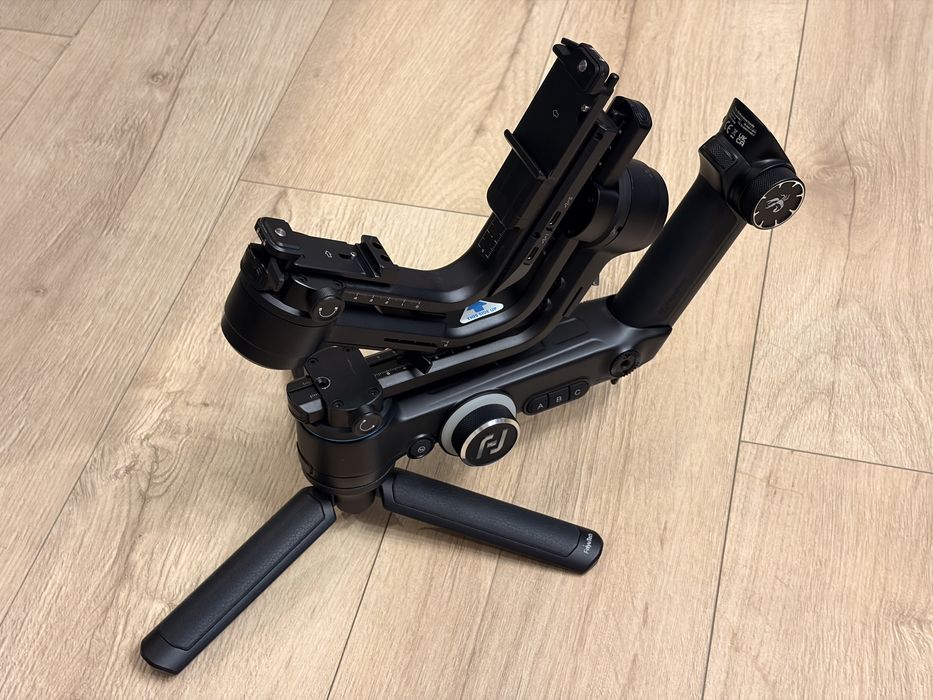 Продавам гимбал FeiyuTech Scorp 3 Pro
