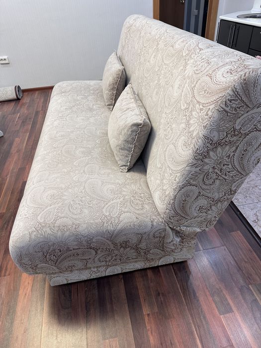 Продам диван с 2 креслами
