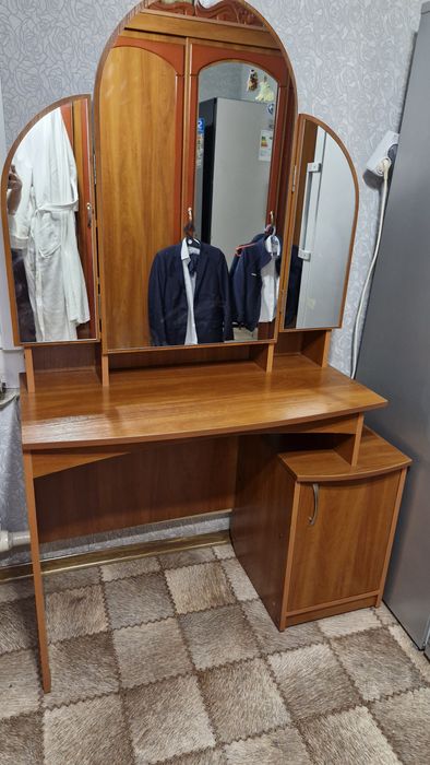 Продам трюмо в отличном состоянии