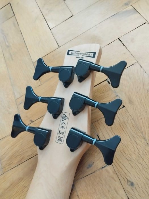 Бас китара Ibanez GSR206B-WNF / 6-струнен