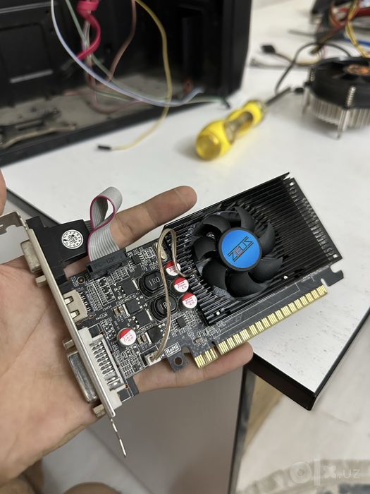 Intel Pentium Dual-Core E5300 — 2 ядра / 2 потока,