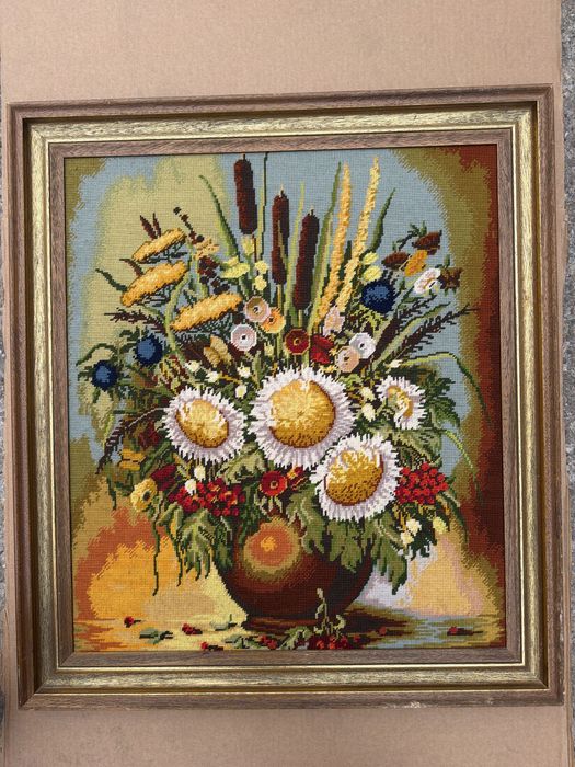 .Tablou,goblen vaza cu flori de camp ,rama din lemn