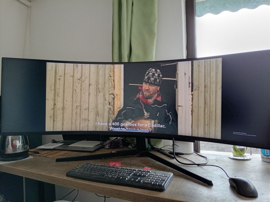 Samsung Odyssey G9 с дефект