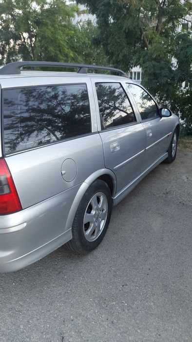 Продавам Опел Вектра