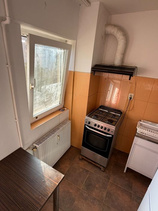 Închiriez garsonieră,zona Lăpuș