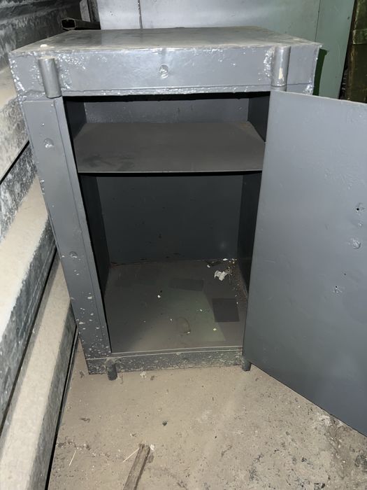 Сейф металический