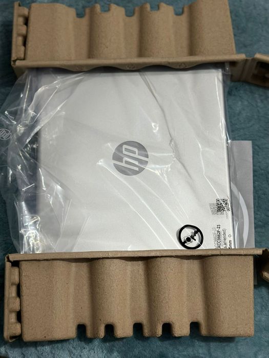 Vand laptop HP nou
