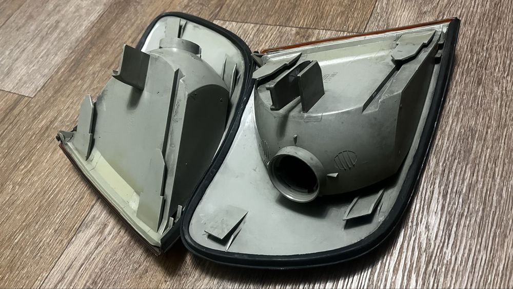 Поворотники Ауди 100 с4