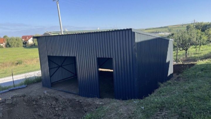 Garaje auto pe structura metalica învelite cu panouri Sandwich