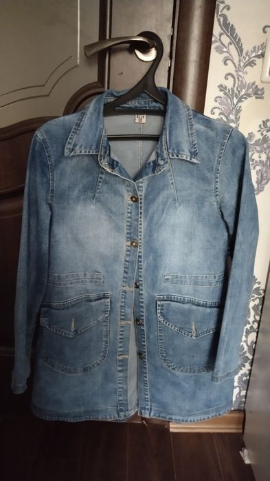 Женская джинсовая одежда.