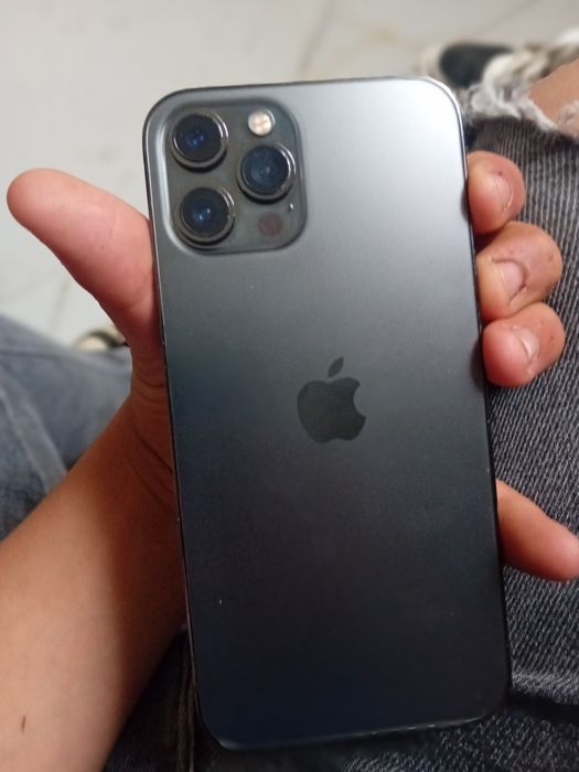 Vand telfon iphone 12 pro max o 100 capacitate la baterie 256gb