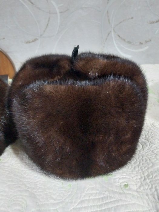 Продам две шапки норковые