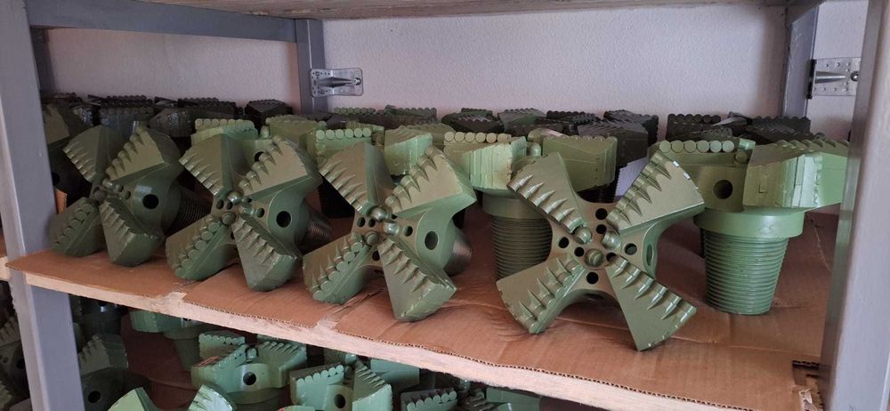 Sapa de foraj 215mm PDC teren mediu-dur