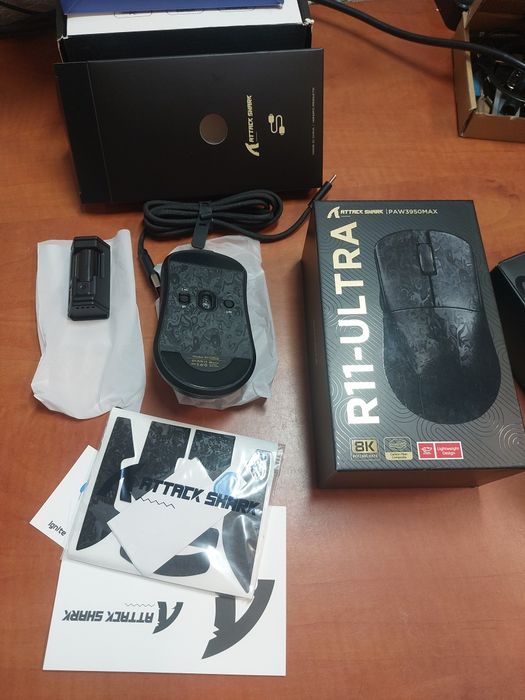 Mouse gaming ultrausor Atack Shark R11 Ultra carbon nou la cutie