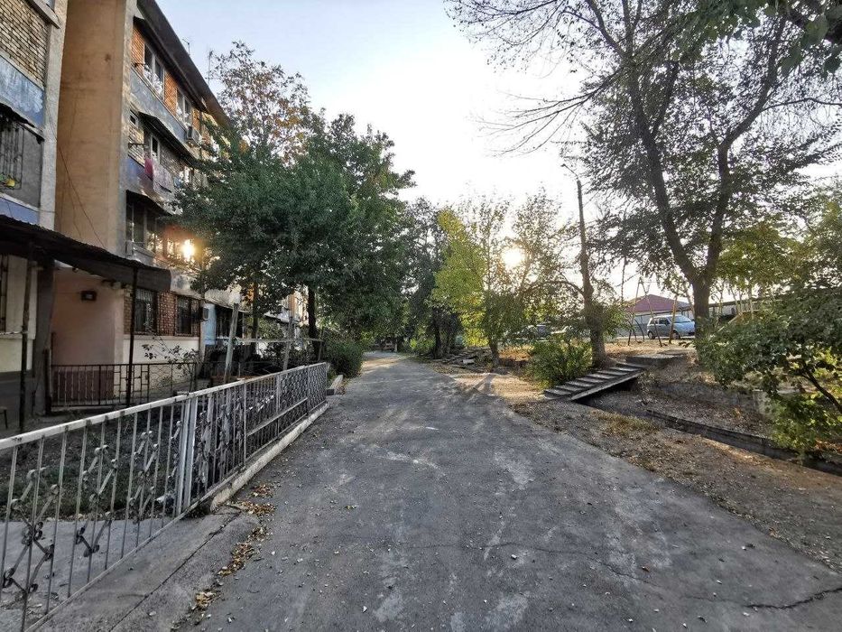 2 xonali kvartira sotiladi. 77 seriya kirpich